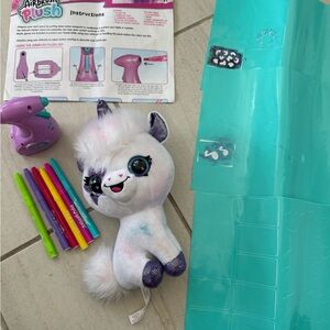 Airbrush Plush Unicorn (6 Colors, Sprayer, Stick on Stencils)